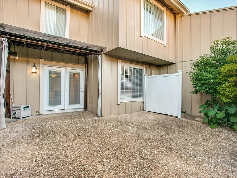 11658 Lakeside Park Dr #313 — Photo 37