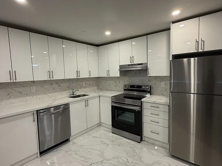 180 Vaughan Rd #101 — Photo 1