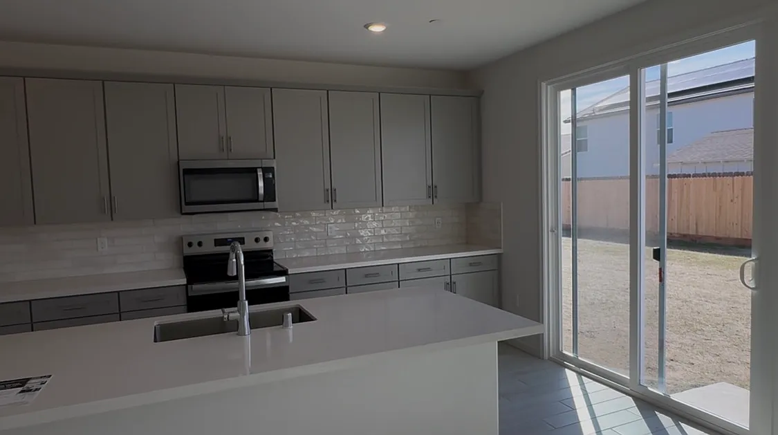 4 bed, 2916 sqft, $3,250 — Photo 3