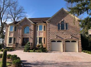 10 David Ct, Edison, NJ 08820