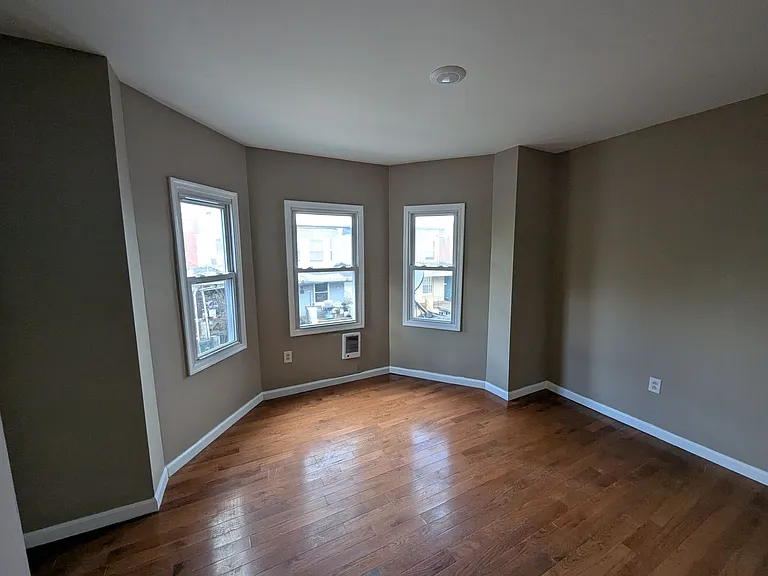 5838 Windsor Ave — Photo 6