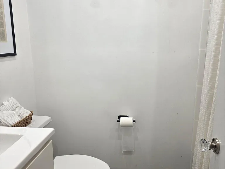 100 W Broadway #1F — Photo 9
