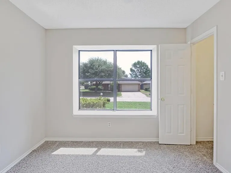 6204 Avanti Dr — Photo 8