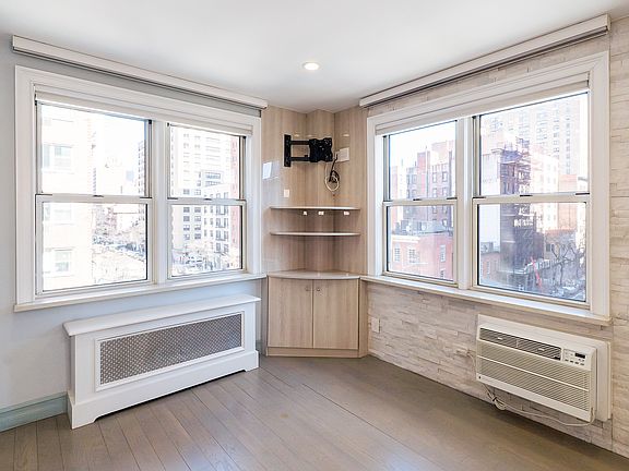 3rd image of 160 E 27th St APT 5B