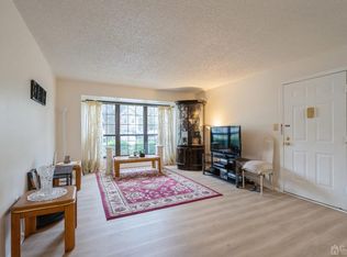 27 Gilpin Ct, Lawrence Township, NJ 08648