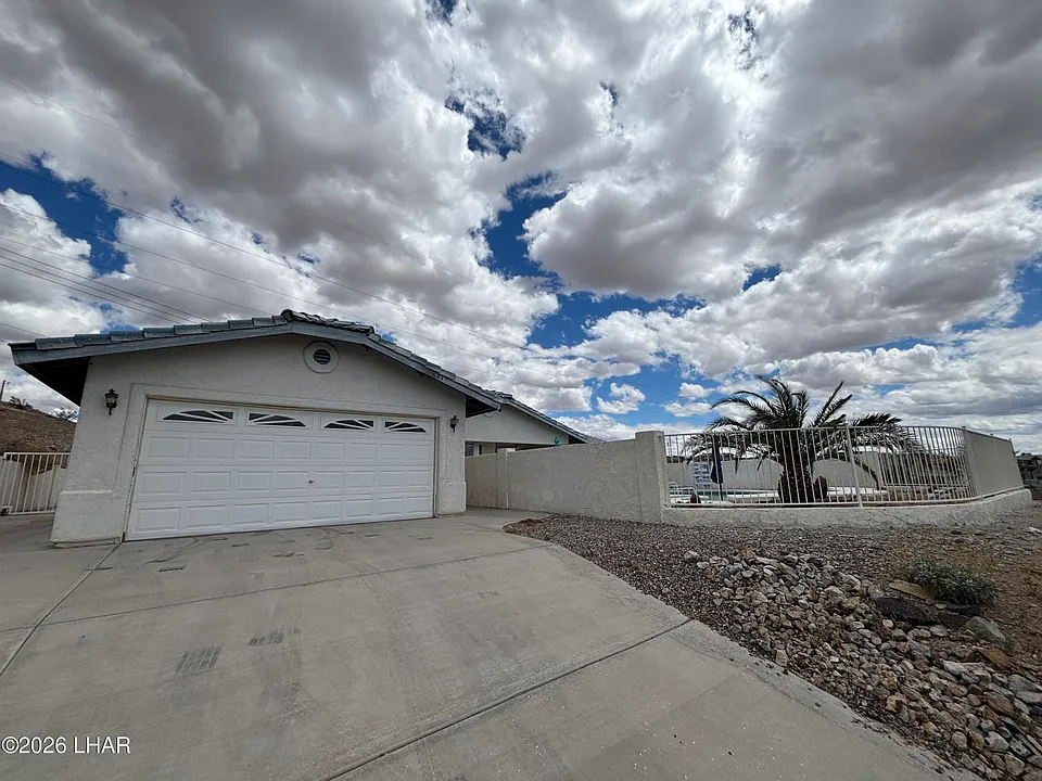 1210 Palmas Dr