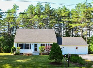 34 Apple Tree Ln, Manchester, ME 04351