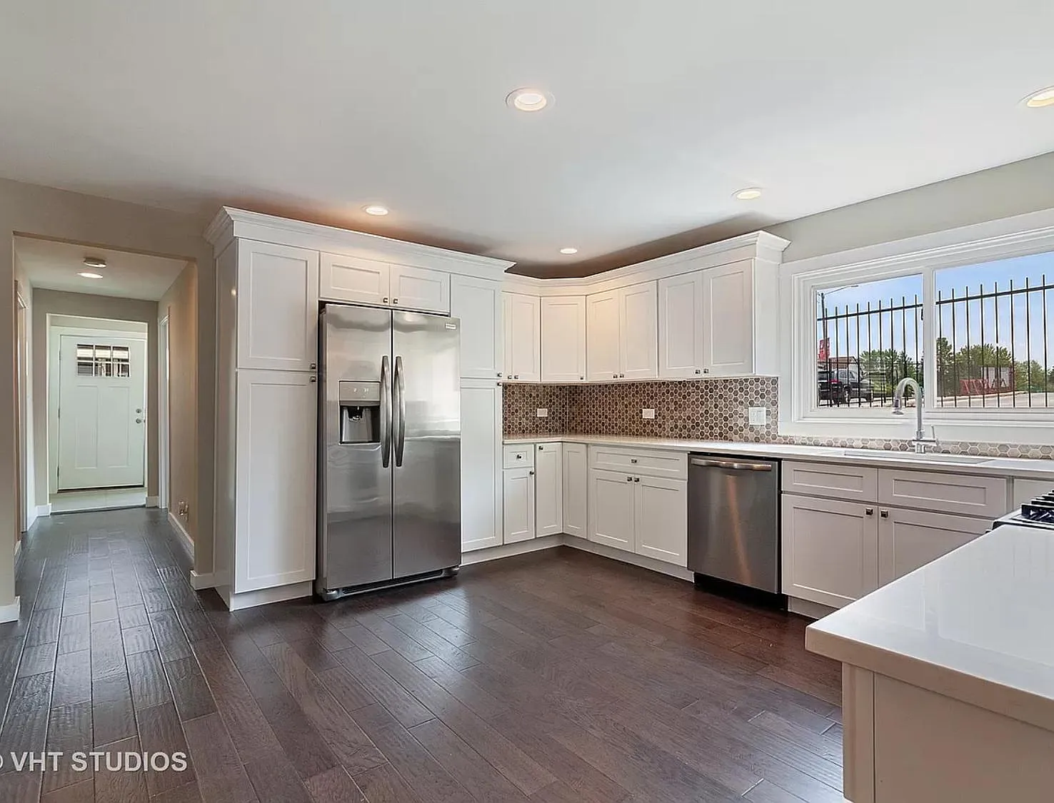 536 Ledochowski St — Photo 2
