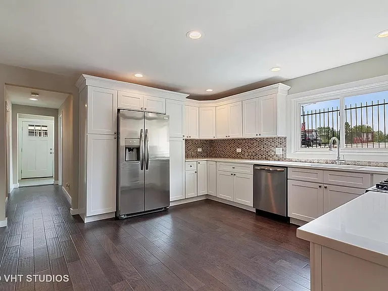 536 Ledochowski St — Photo 2