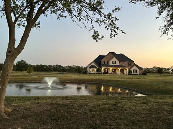 180 Cypress Point Dr, Gunter, TX 75058