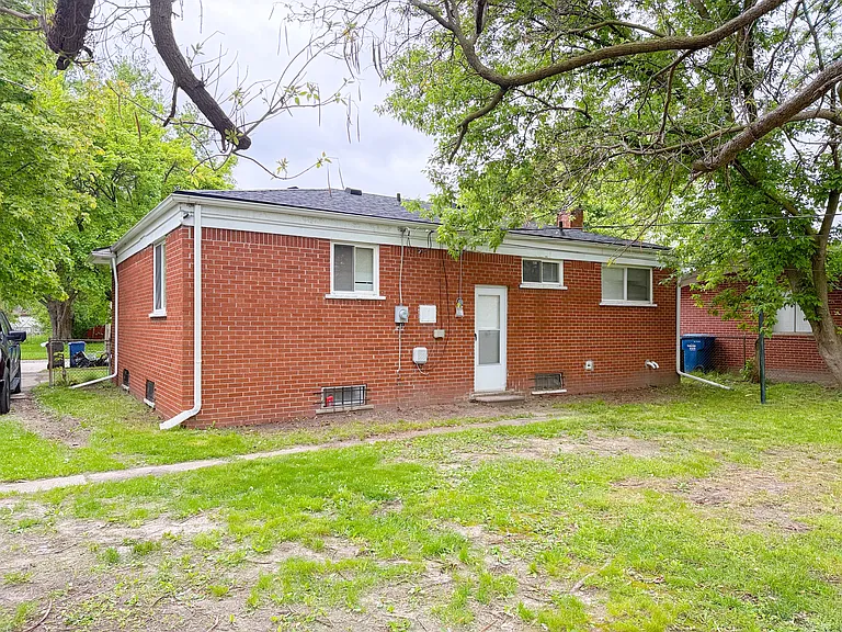 3825 Moore St — Photo 3