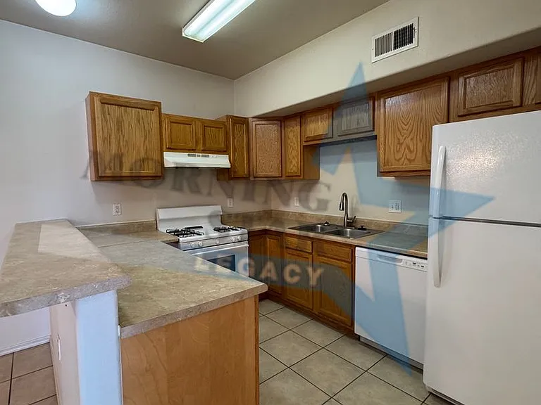 1000 La Fonda Dr — Photo 12