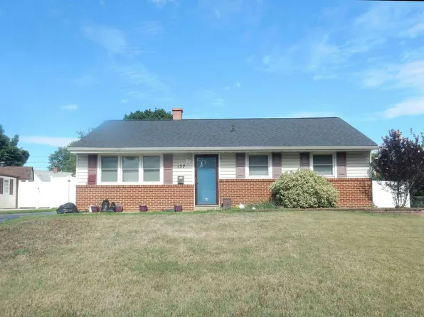137 Stamm Blvd, New Castle, DE 19720