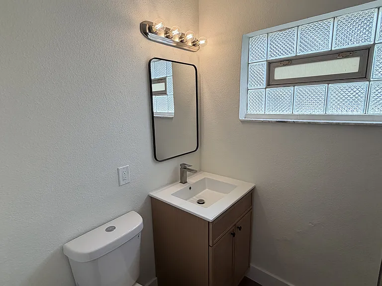 110 NE Monroe Cir N #4 — Photo 6