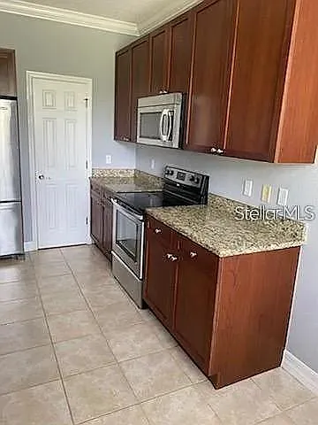 3 bed, 3.5 bath, 1826 sqft, $2,600 — Photo 3