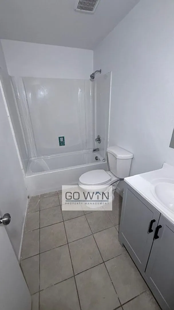 36 E Ingram St — Photo 2