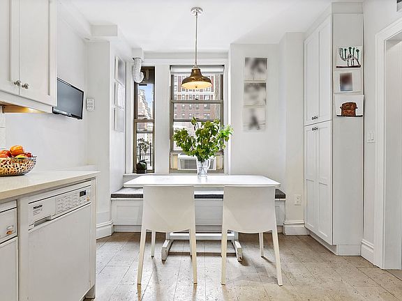 5th image of 310 W 72nd St #8A