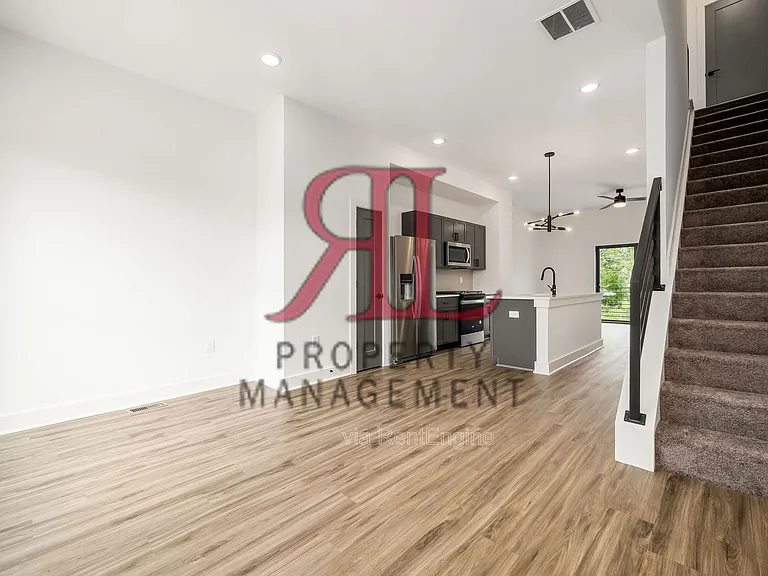 1096 Oak St — Photo 10