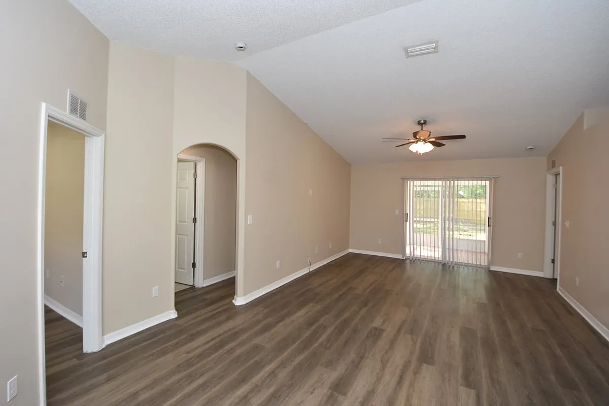 6 Seckel Ct — Photo 2