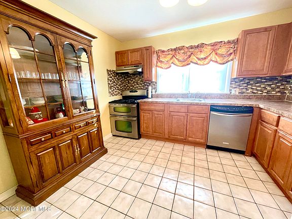 5th image of 609 Beach Avenue
