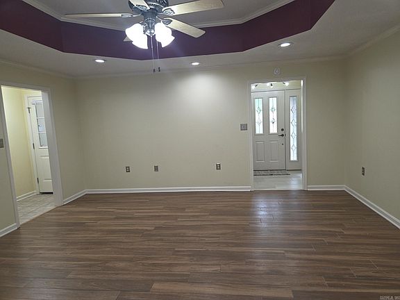 4th image of 606 N Spring St