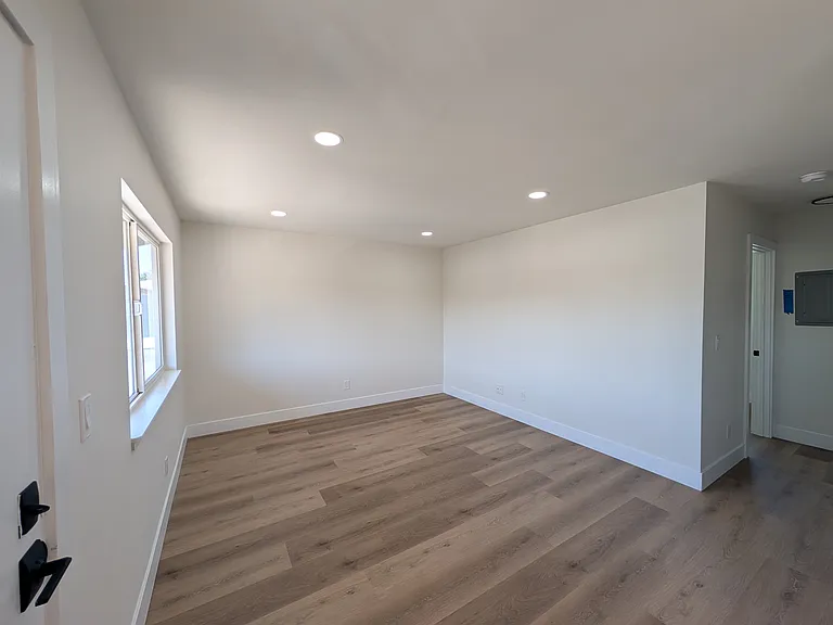 538 Columbia Ave #6 — Photo 4