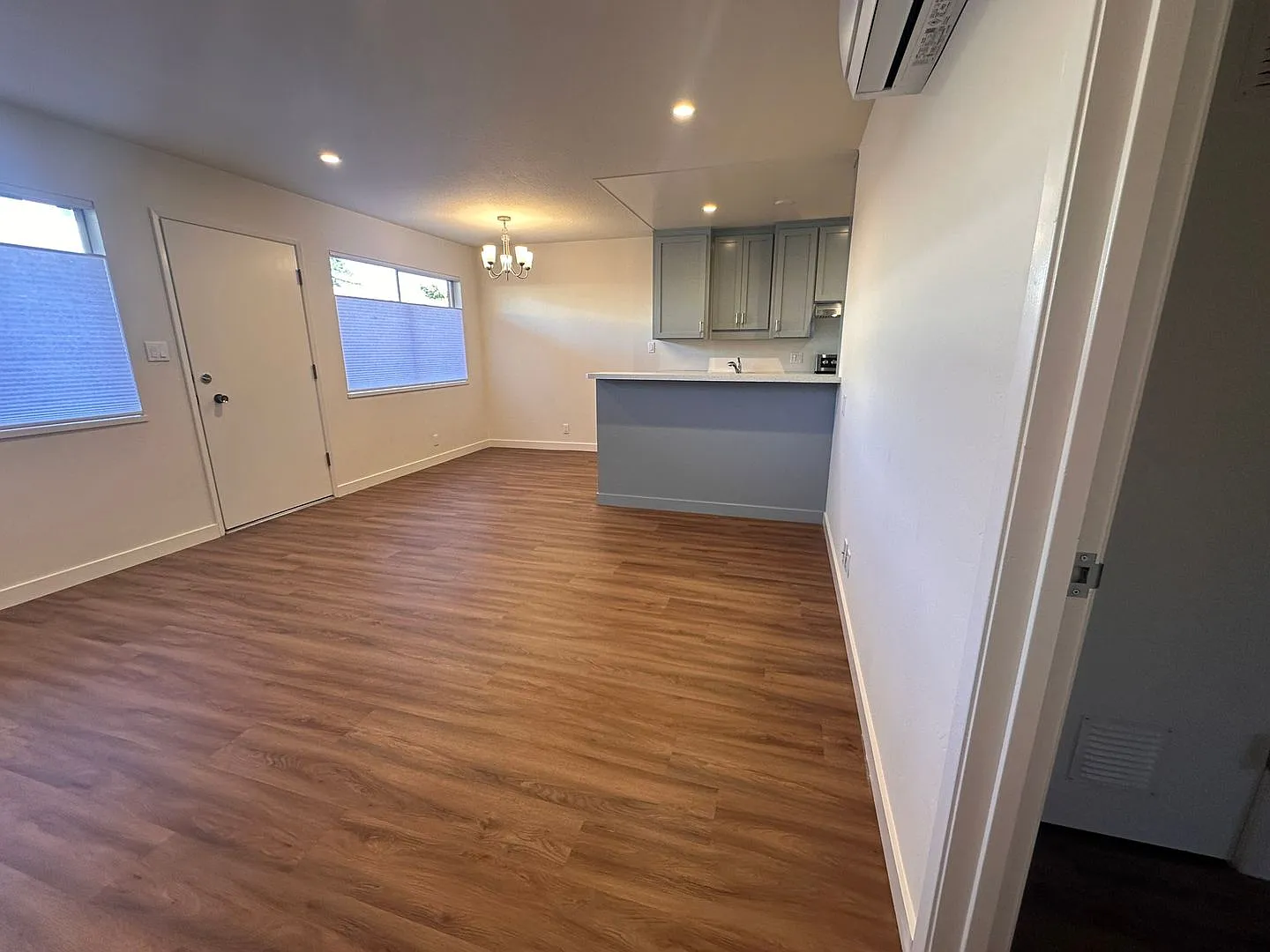Coral Manor Apartments — Photo 2