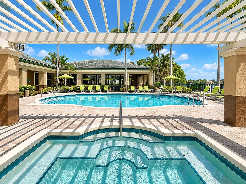 Club Lake Pointe Apartments