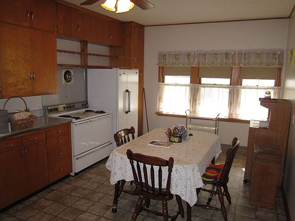5th image of 130 S Smalley St