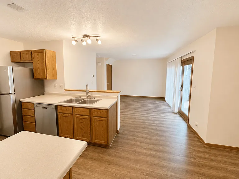 1102 Heeler Ave — Photo 6