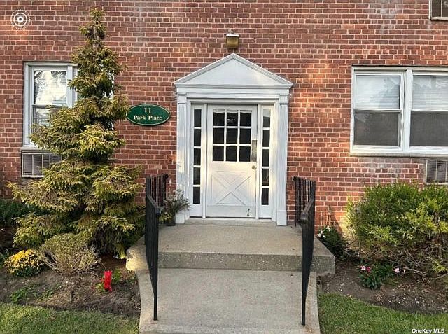 1st image of 11 Park Pl APT 2B