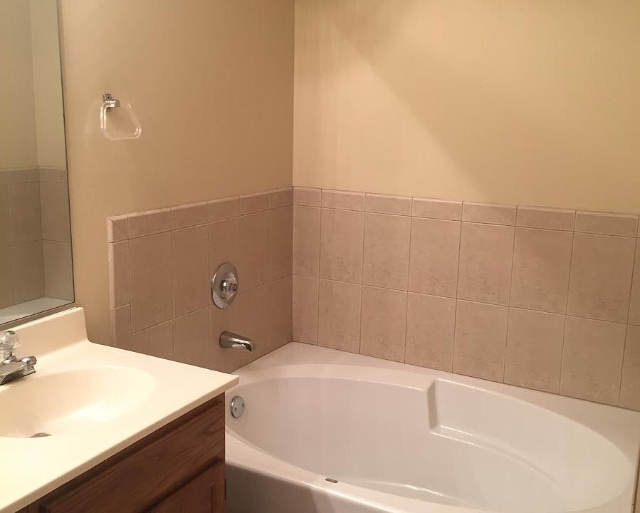 1st image of 689 Fieldcrest Dr