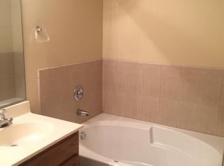 689 Fieldcrest Dr, South Elgin, IL 60177