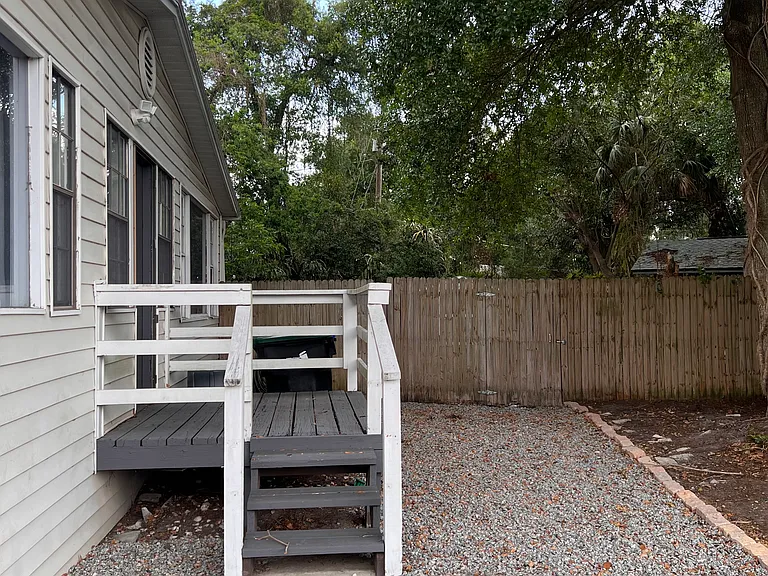 1663 Knollwood Cir — Photo 27