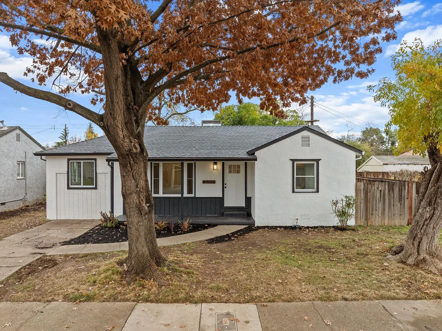 4530 Summit Way photo 1