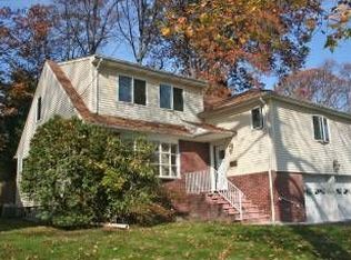 1152 Windsor Rd, Teaneck, NJ 07666