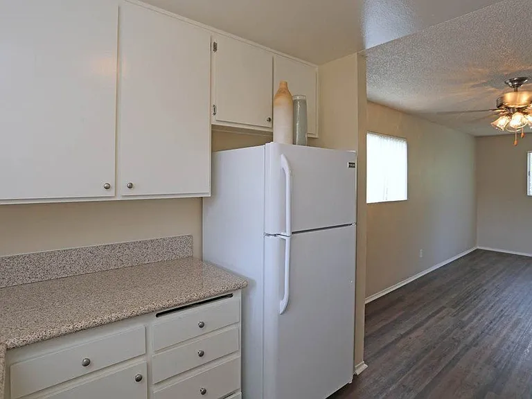 Villa Pacific Apartments — Photo 31