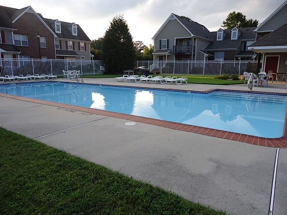 2nd image of 600 Willow Green Ct
