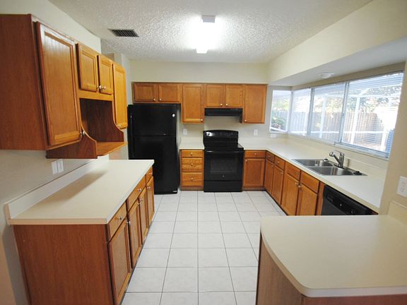 3rd image of 6810 Mitchell Cir
