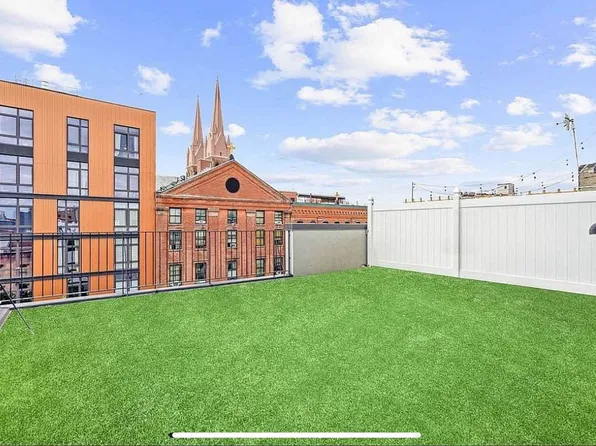 154 Graham Avenue image 6 of 10