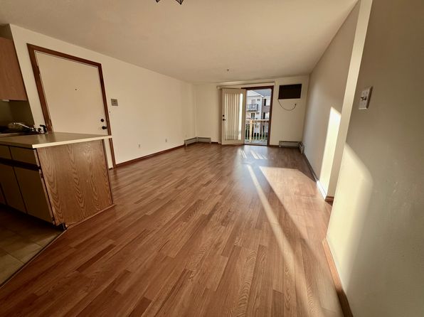 393 Center St #27