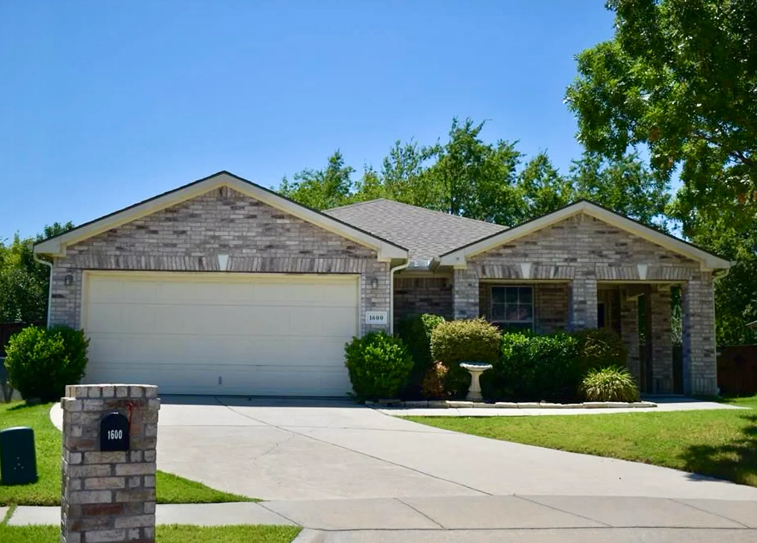 3 bed, 1672 sqft, $2,050 — Photo 1