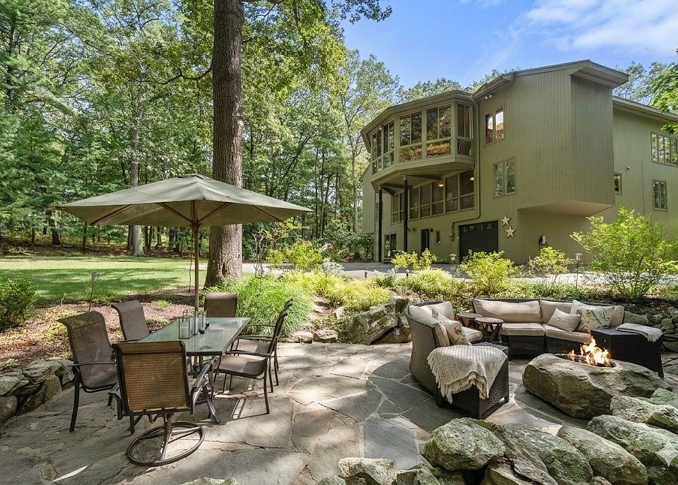 1st image of 15 Wildwood Dr