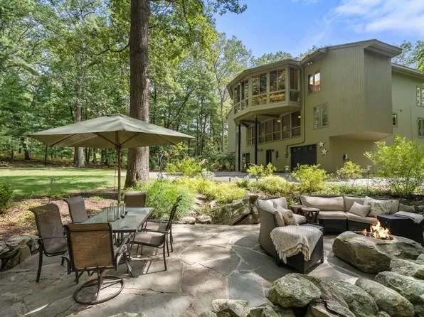 15 Wildwood Dr, Sherborn, MA 01770