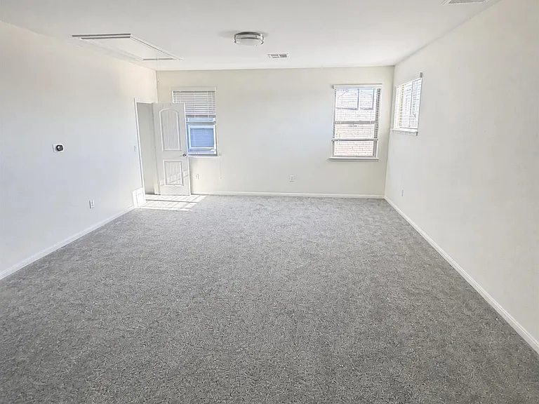 617 Cortona Ln — Photo 24