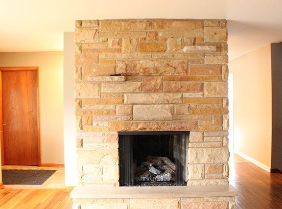 2nd image of 1326 Royal Dr