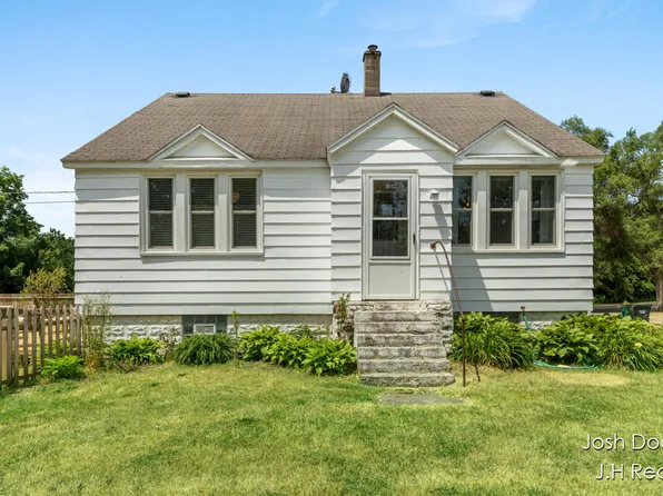 1802 Cherry St, Dorr, MI 49323