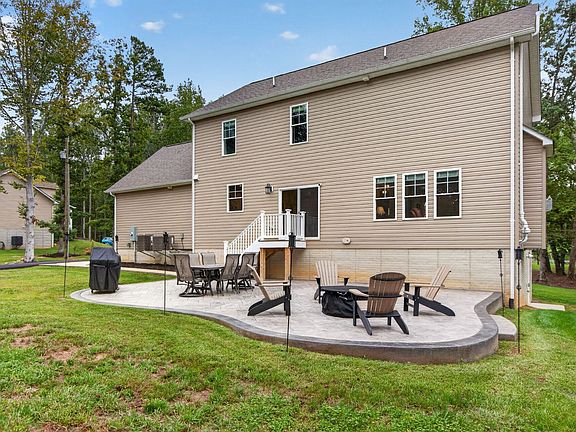 3rd image of 2397 Colvin Rd