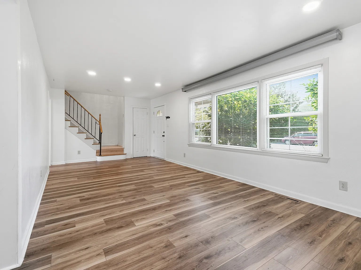 Breeds Hill Rd. #600 (S.W) - 1 — Photo 4