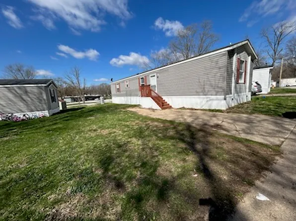 2037 N Yorkshire Dr, Peoria, IL 61604